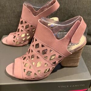 Vince Camuto Women's Deverly Nubuck Sandals Brand New in Box. Rose Smoke Sz 7M
